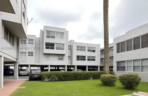 1555 W 44th Place Hialeah FL 33012