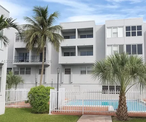 1555 W 44th Place Hialeah FL 33012