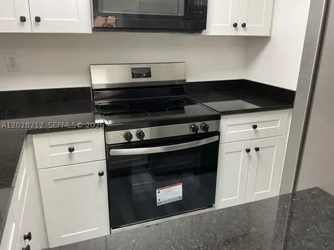 1555 W 44th Place Hialeah FL 33012