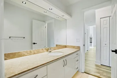 417 SE 4th Street Dania Beach FL 33004