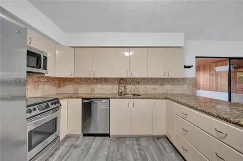 417 SE 4th Street Dania Beach FL 33004