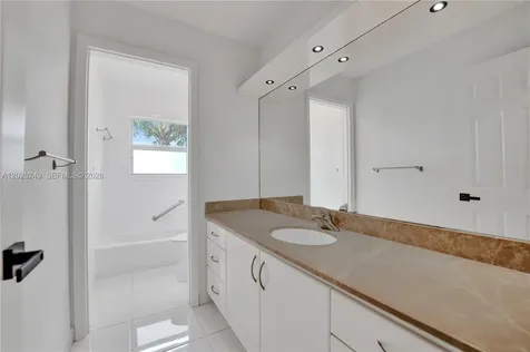 417 SE 4th Street Dania Beach FL 33004