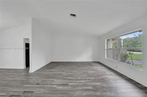 417 SE 4th Street Dania Beach FL 33004