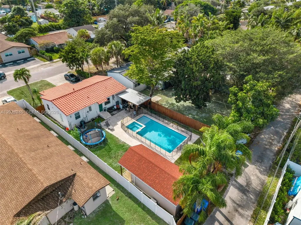 2215 Cleveland Street Hollywood FL 33020