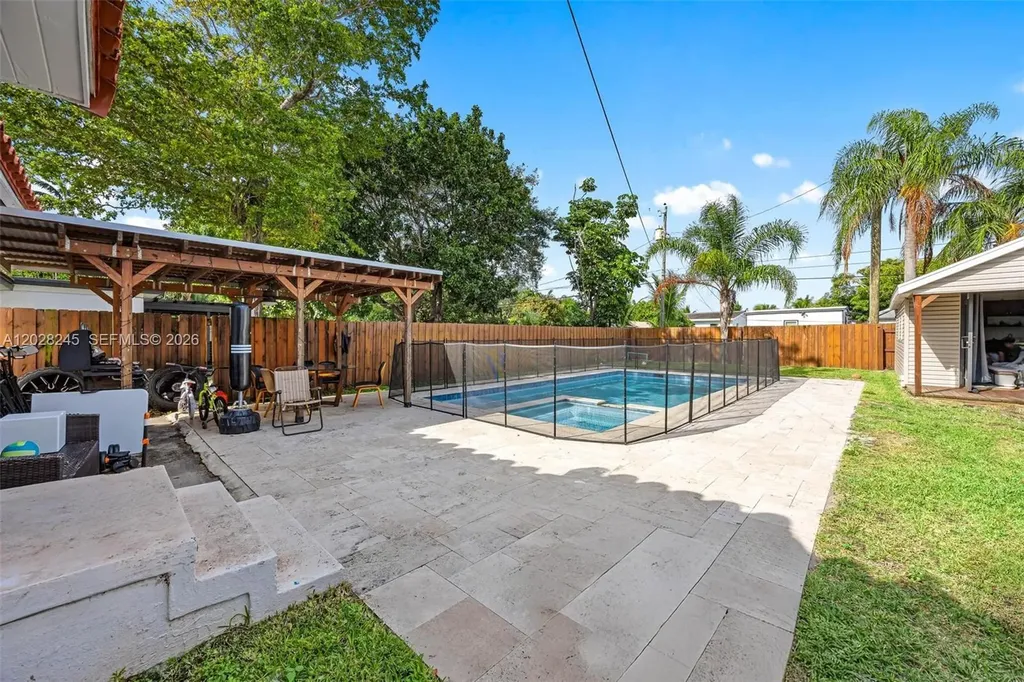 2215 Cleveland Street Hollywood FL 33020