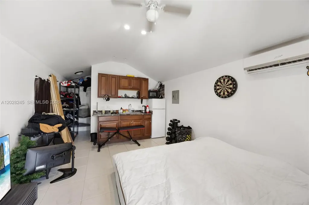 2215 Cleveland Street Hollywood FL 33020