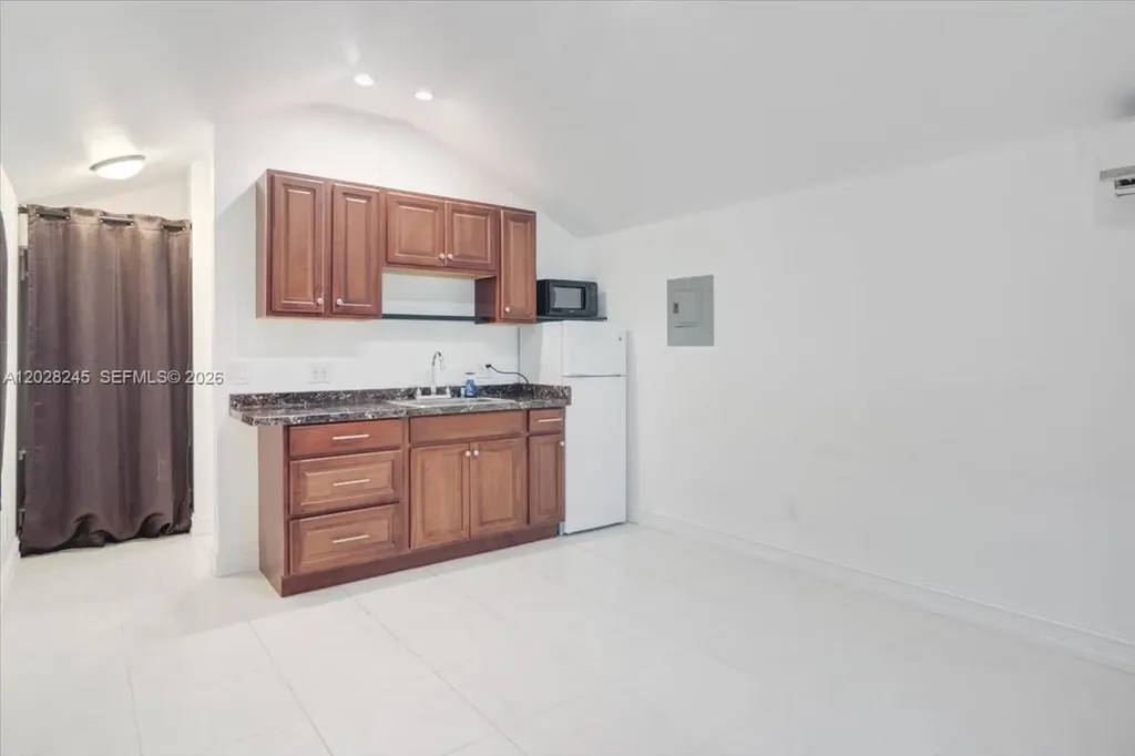 2215 Cleveland Street Hollywood FL 33020