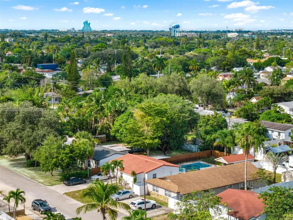 2215 Cleveland Street Hollywood FL 33020