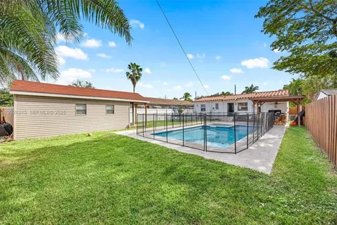 2215 Cleveland Street Hollywood FL 33020
