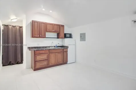 2215 Cleveland Street Hollywood FL 33020
