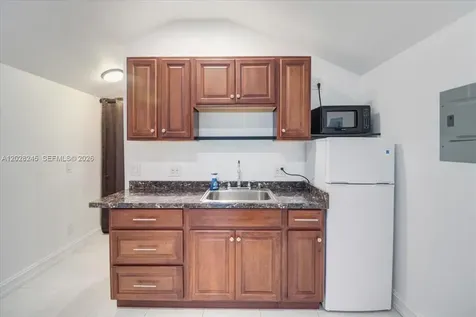 2215 Cleveland Street Hollywood FL 33020