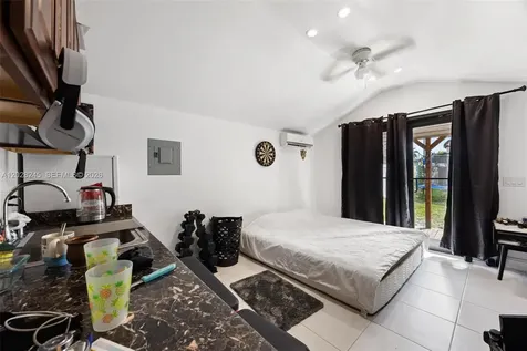 2215 Cleveland Street Hollywood FL 33020