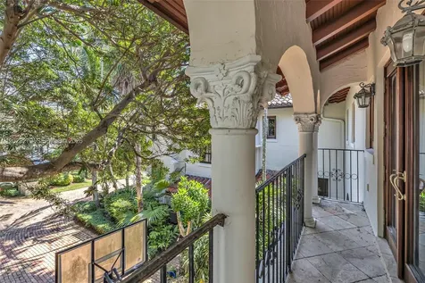 3462 N Moorings Way Miami FL 33133