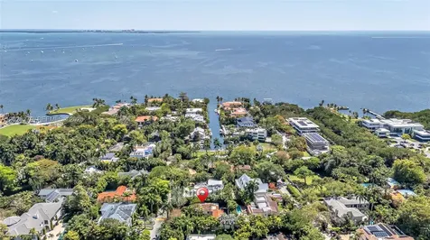 3462 N Moorings Way Miami FL 33133