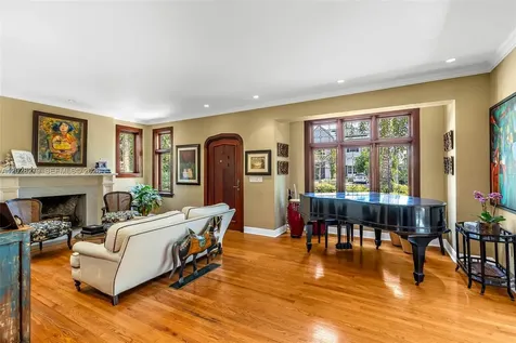 3462 N Moorings Way Miami FL 33133