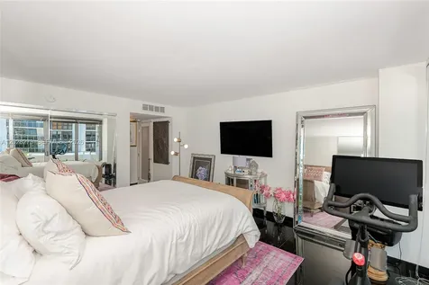 11 Island Avenue Miami Beach FL 33139