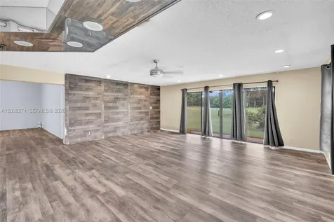 8176 Pine Circle Tamarac FL 33321