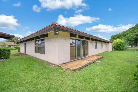 8176 Pine Circle Tamarac FL 33321