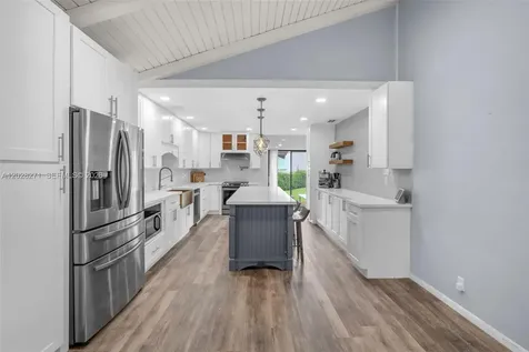 8176 Pine Circle Tamarac FL 33321