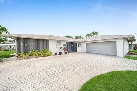 1138 N Lucerne Avenue Cape Coral FL 33904