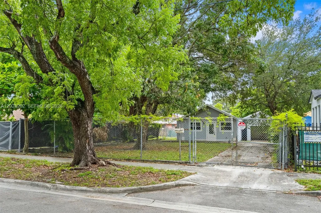 352 NW 41st Street Miami FL 33127