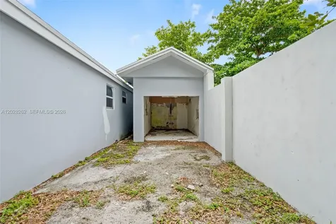 352 NW 41st Street Miami FL 33127