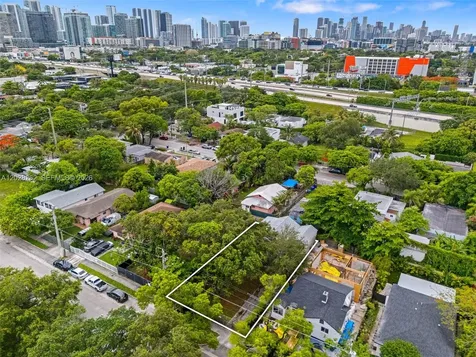 352 NW 41st Street Miami FL 33127