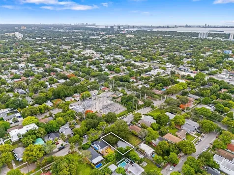 352 NW 41st Street Miami FL 33127