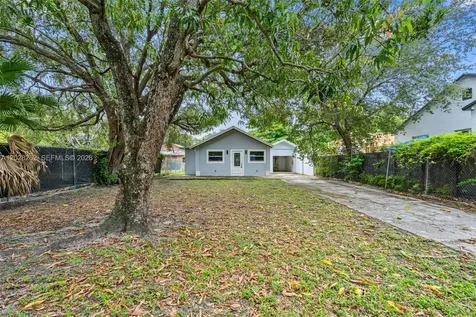 352 NW 41st Street Miami FL 33127