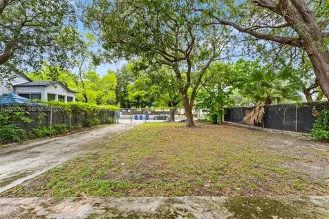 352 NW 41st Street Miami FL 33127