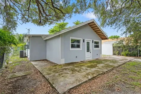 352 NW 41st Street Miami FL 33127