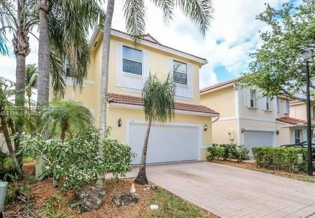 1120 Papaya Street Hollywood FL 33019