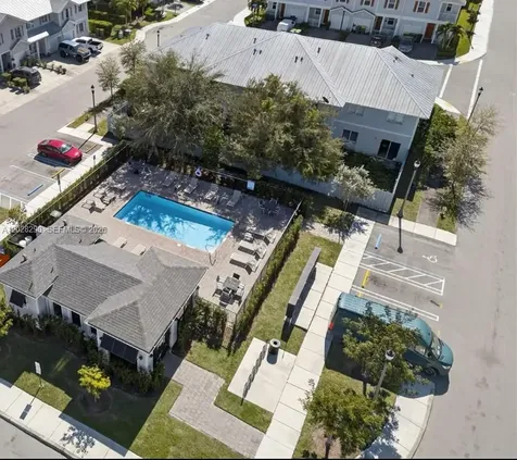916 SE 17th Court Homestead FL 33034