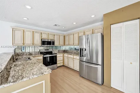 8860 Southern Orchard Road S Davie FL 33328
