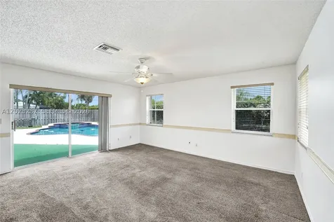 8860 Southern Orchard Road S Davie FL 33328