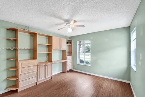 8860 Southern Orchard Road S Davie FL 33328