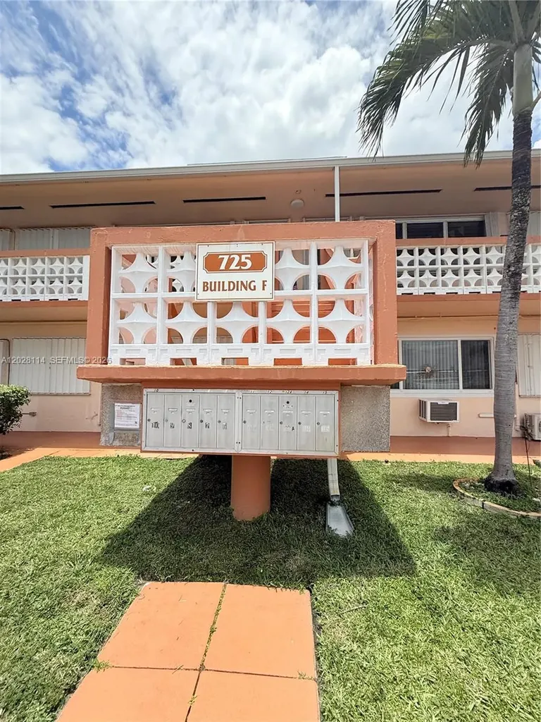 725 SW 11 Avenue Hallandale Beach FL 33009