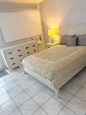 725 SW 11 Avenue Hallandale Beach FL 33009