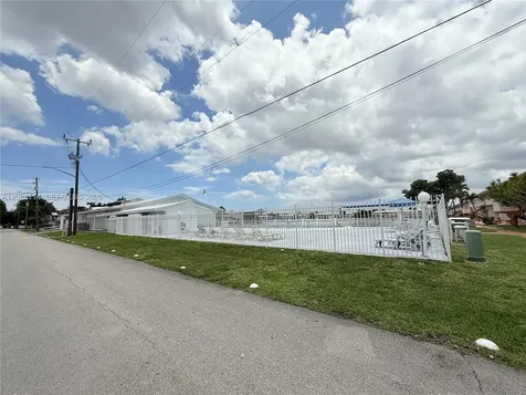 725 SW 11 Avenue Hallandale Beach FL 33009