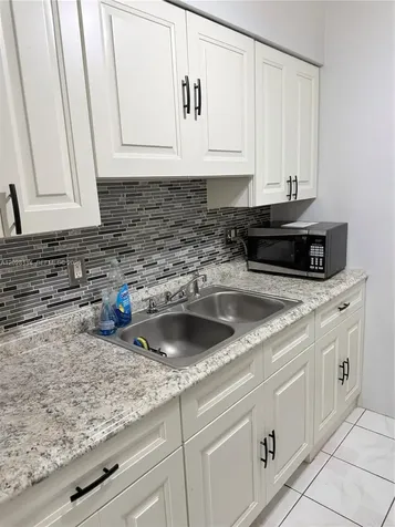 725 SW 11 Avenue Hallandale Beach FL 33009