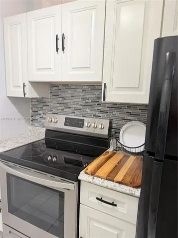 725 SW 11 Avenue Hallandale Beach FL 33009
