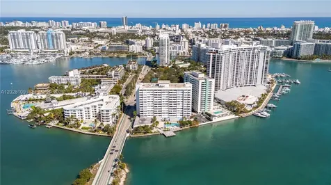 3 Island Avenue Miami Beach FL 33139