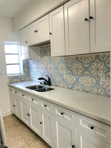 7135 Rue Granville Miami Beach FL 33141