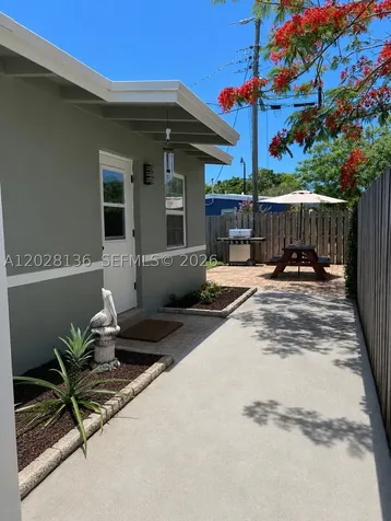 810 NE 3rd Avenue Pompano Beach FL 33060