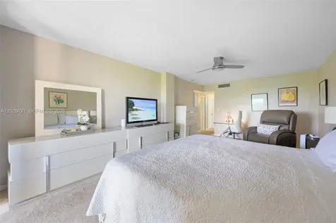 2804 N 46th Avenue Hollywood FL 33021