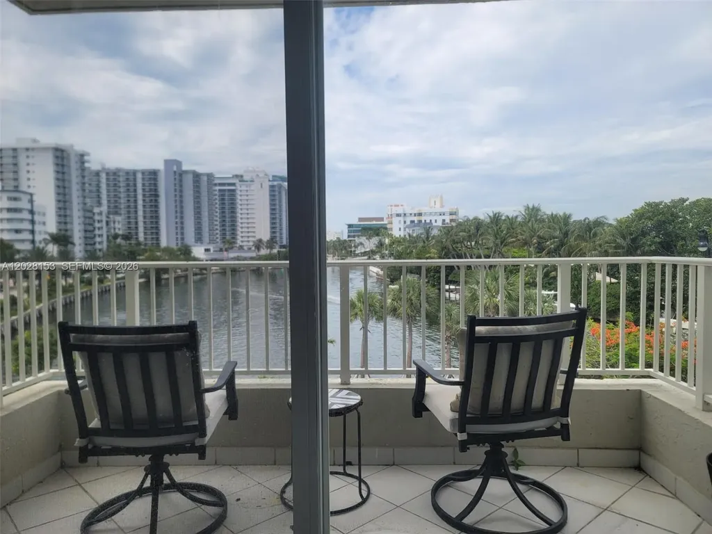 2600 Collins Avenue Miami Beach FL 33140