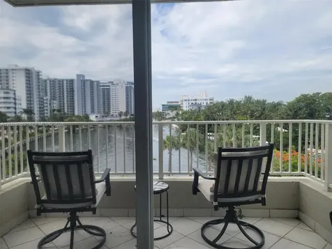 2600 Collins Avenue Miami Beach FL 33140