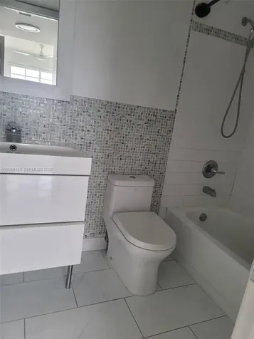 2600 Collins Avenue Miami Beach FL 33140