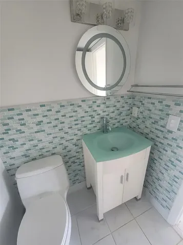 2600 Collins Avenue Miami Beach FL 33140