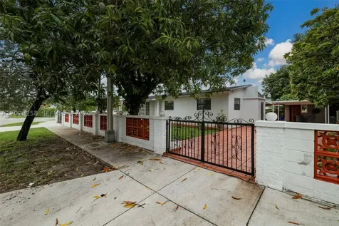 790 W 73rd Place Hialeah FL 33014
